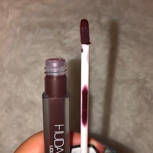 HUDA BEAUTY LIQUID MATTE LIPSTICK